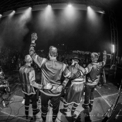 {field title}{/field}