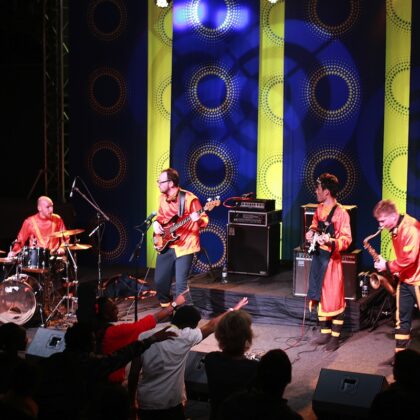 {field title}{/field}